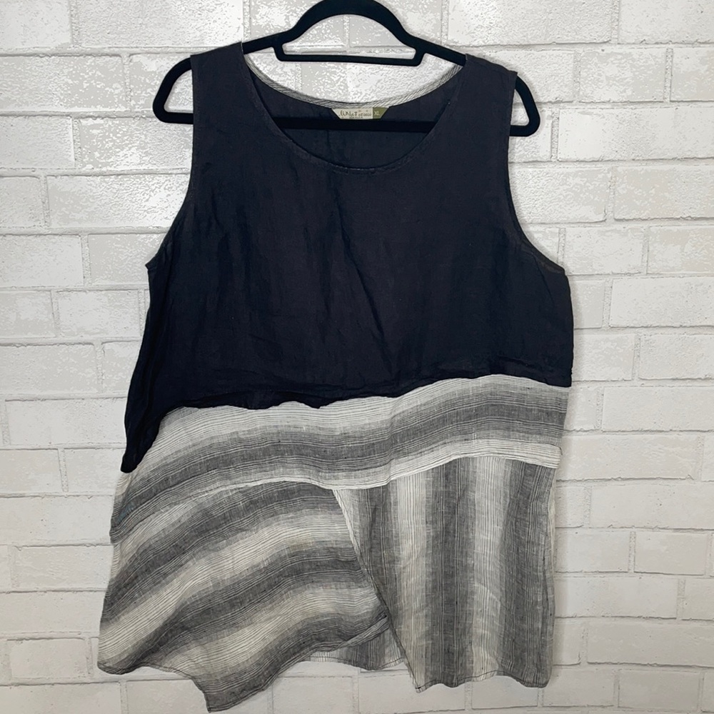 Women's Black and Gray Sleeveless Top
